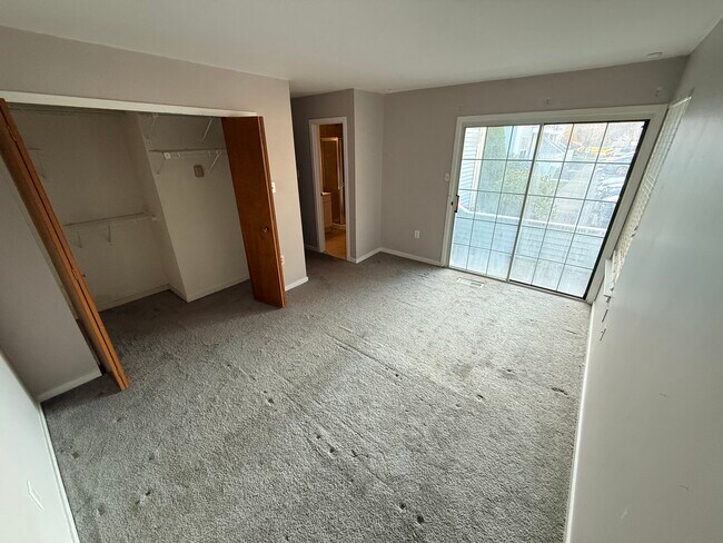 Building Photo - 310 Heather Croft