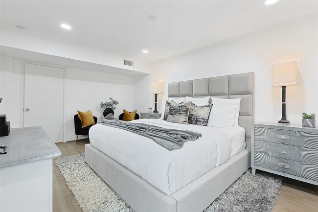 Building Photo - 526 Colquitt St