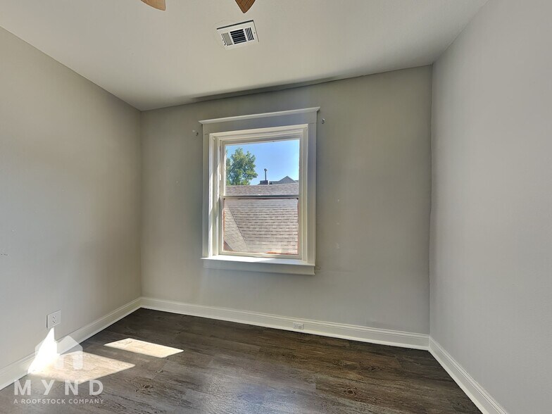 Building Photo - 3001 Agnes Ave