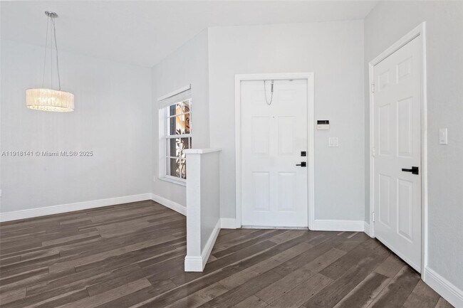 Building Photo - 874 NW 170th Terrace