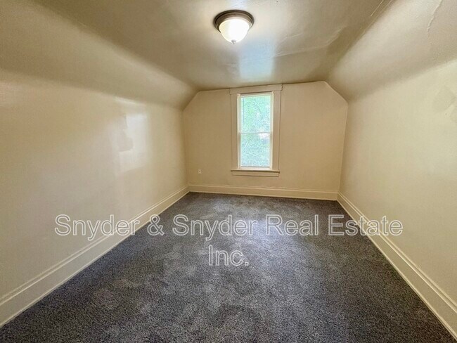 Building Photo - 391 E Voris St