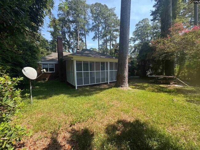 Building Photo - 1701 York Dr