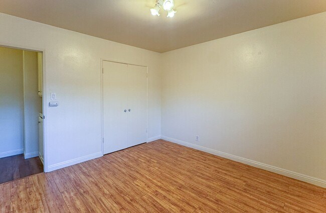 Building Photo - 4253 1/2 S Centinela Ave-