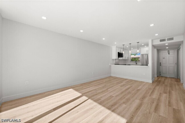 Building Photo - 200 Turtle Lake Ct
