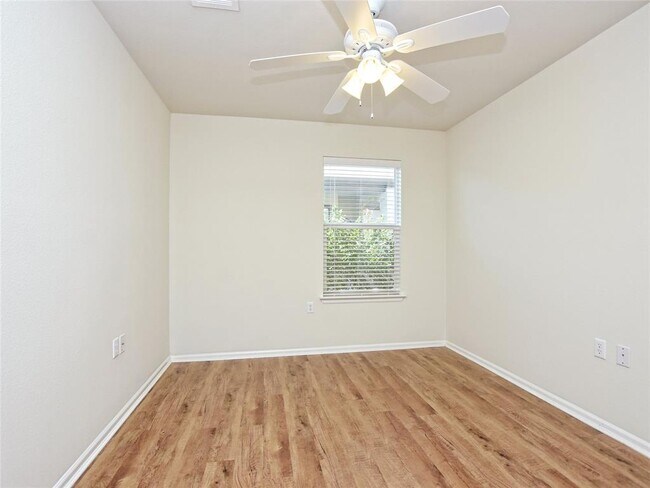 Building Photo - 522 Salt Creek Lane
