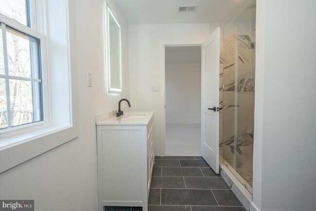 Building Photo - 2627 County Line Rd