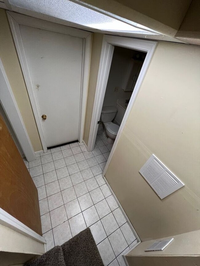 Building Photo - Studio Apartment!!