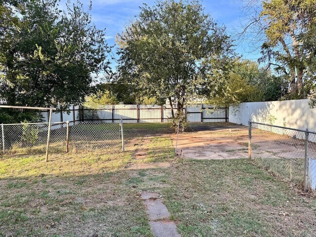 Building Photo - 3008 Cumberland Ave