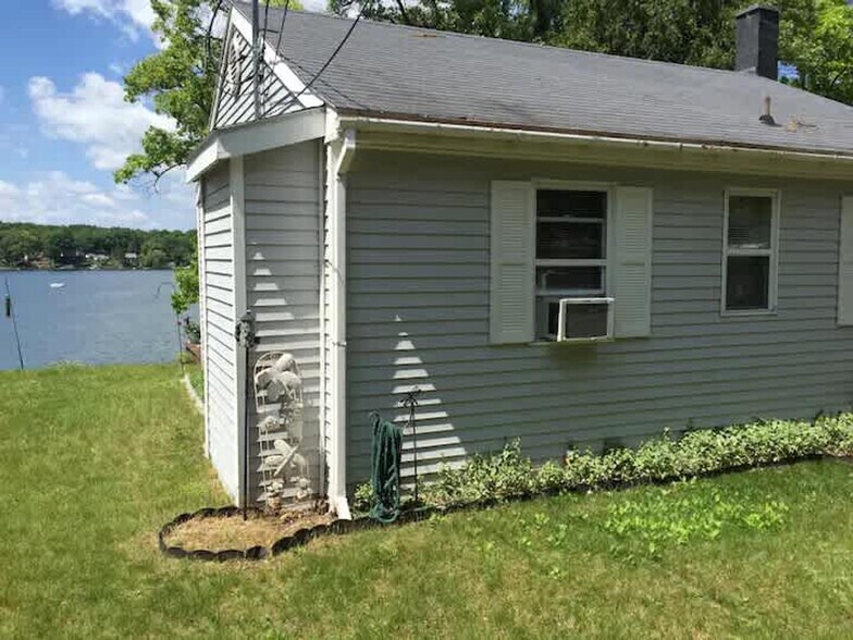 Building Photo - 8685 Je-NE-Be Dr NE