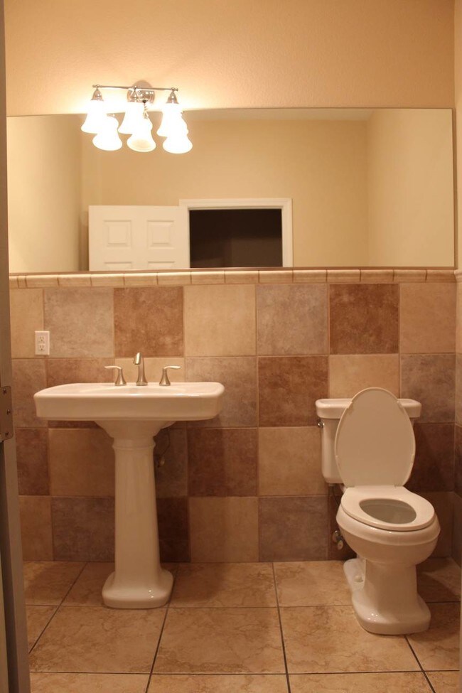 Building Photo - 5584 Hawley Ct