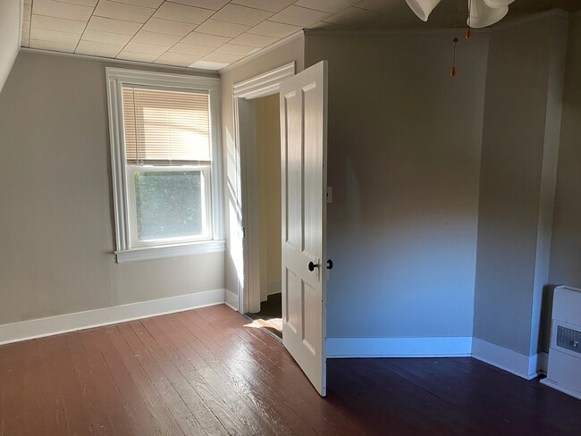 Building Photo - 8 Paterson Hill Rd