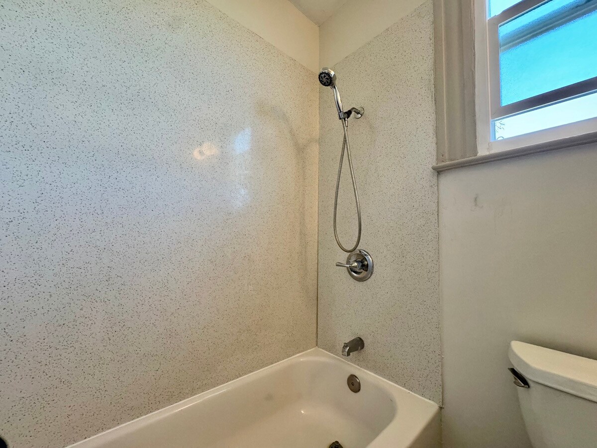 Building Photo - 1054 24th St