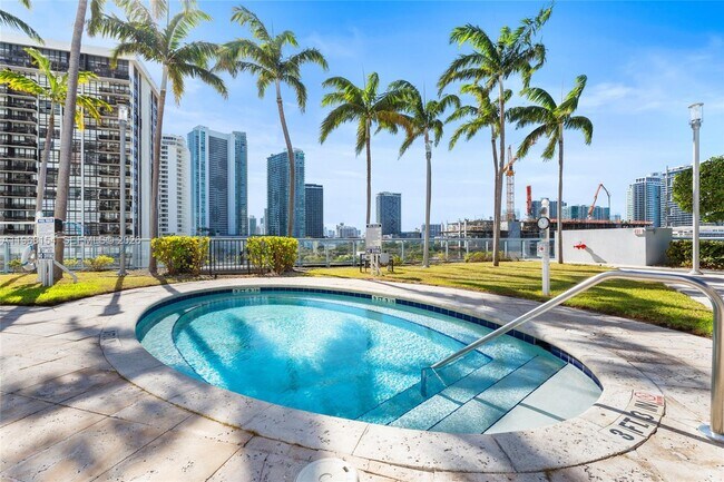 Building Photo - 601 NE 36th St