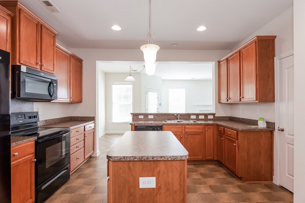 Building Photo - 13944 Mallard Lake Rd