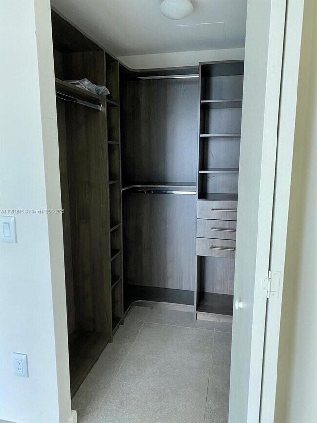 Building Photo - 1100 S Miami Ave