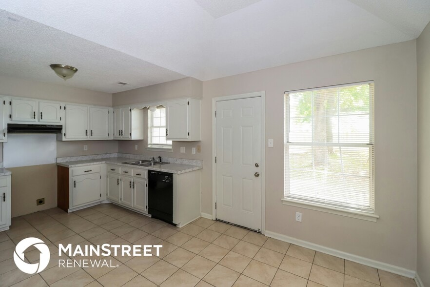 Building Photo - 6034 Cottage Hill Dr