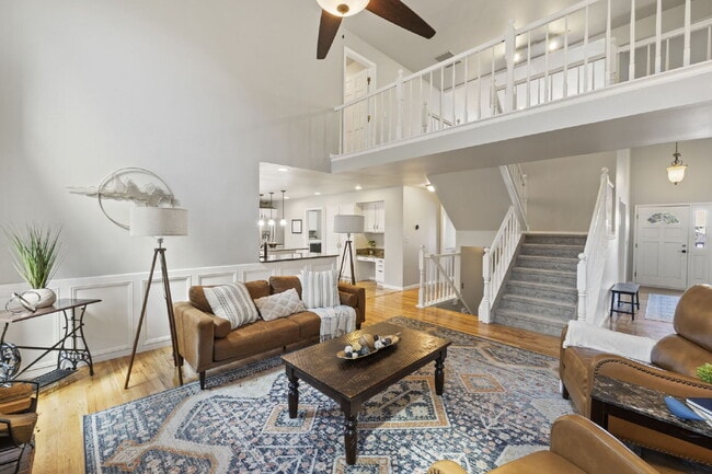 Building Photo - Spacious 6-Bedroom Broadmoor Rental with M...