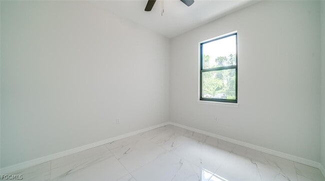 Building Photo - 4864 Golfview Blvd