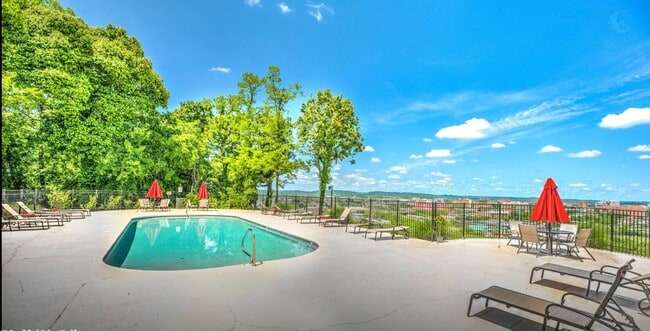 Building Photo - Knoxville 37920 - 2 bedroom with loft, 3 bath home in Cherokee Trail - Contact Adam Joachim 352-2...