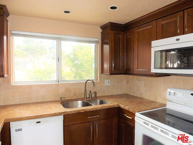 Building Photo - 26953 Jasper