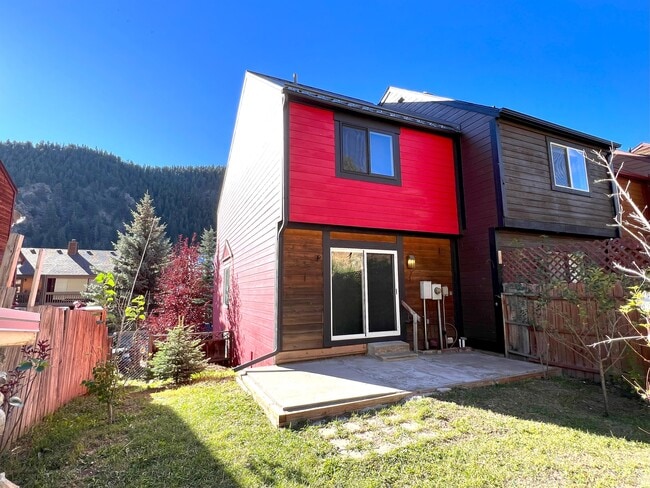 Building Photo - 3316 Riverside Dr