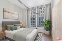 Building Photo - 215 W 7th St