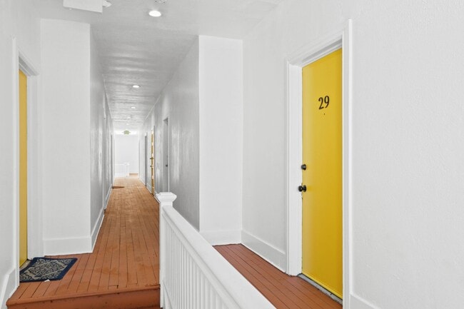 Building Photo - 1344 4th St