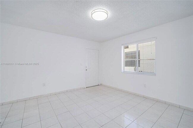 Building Photo - 3437 SW 25th St