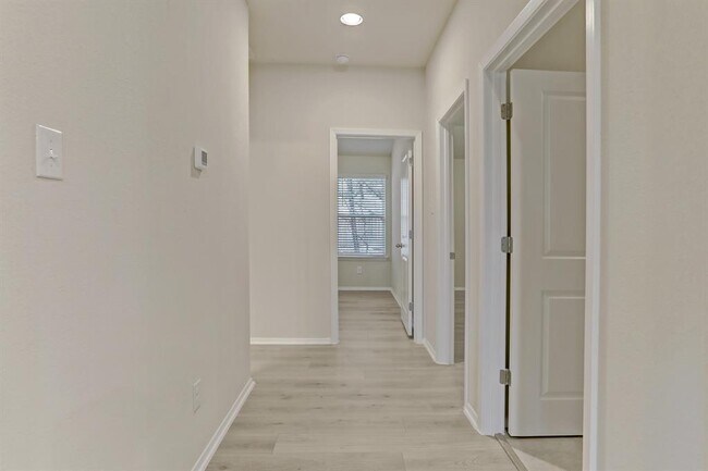 Building Photo - 3902 Crockett Ave