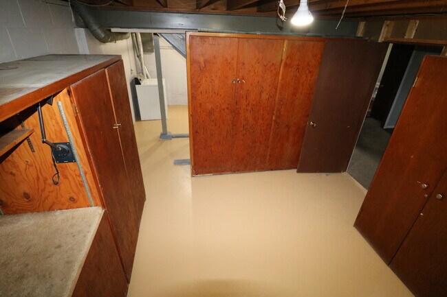 Building Photo - 1409 Thomas Dr