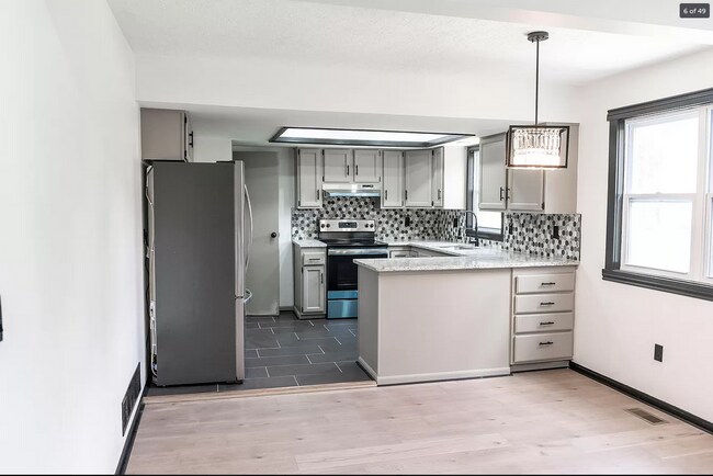 Building Photo - 1560 Waterstone Ct