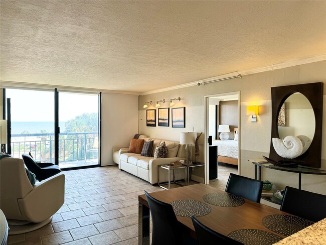 Building Photo - 5220 Seawall Blvd