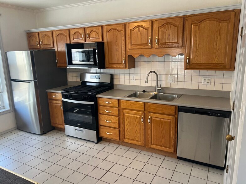 Building Photo - 516 S 12th St