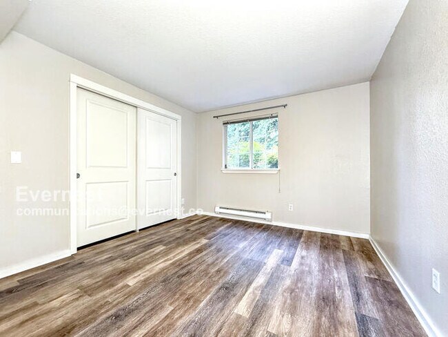 Building Photo - 916 3rd Ave