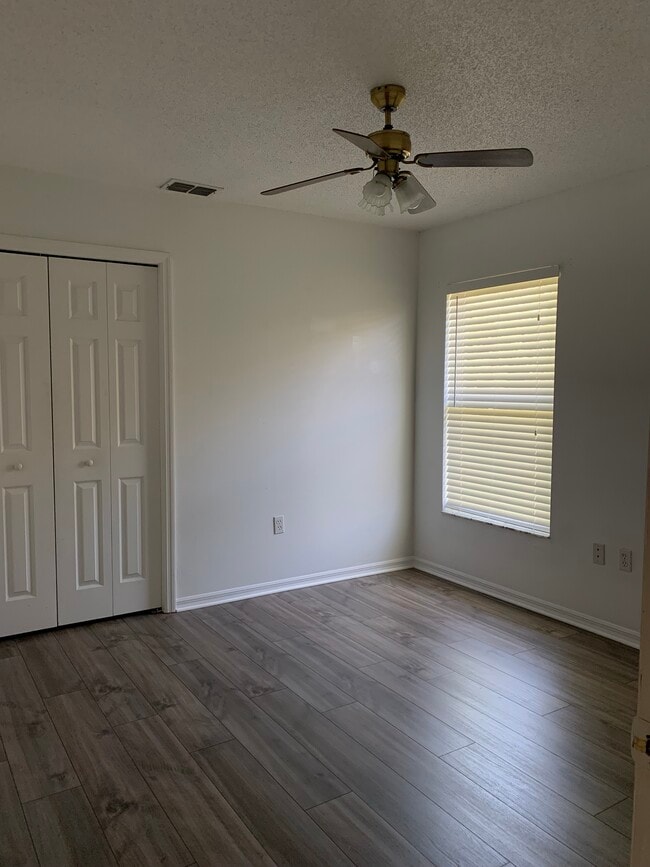 Building Photo - 231 Shady Oak Loop