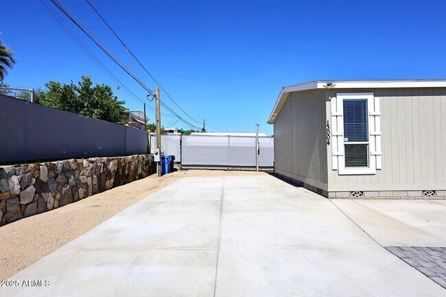 Building Photo - 13004 N 19th Pl