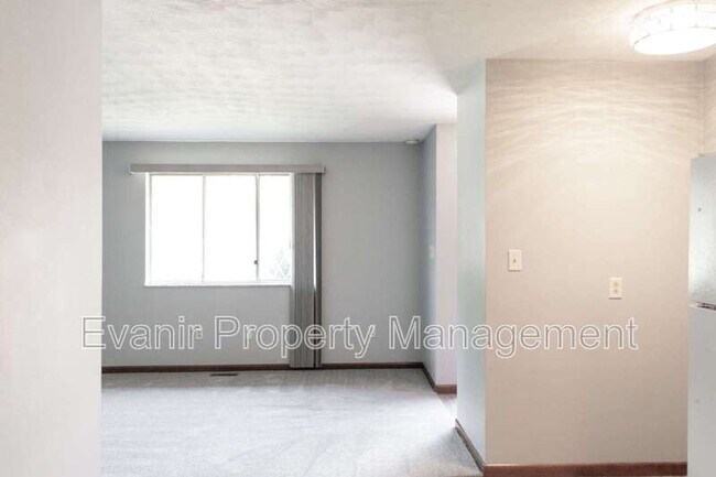 Building Photo - 3160 Honeysuckle Dr