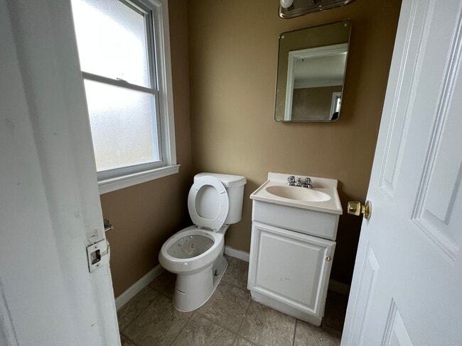 Building Photo - Stunning 3 Bedroom Brick House, near Gratiot in Roseville, freshly remodeled!