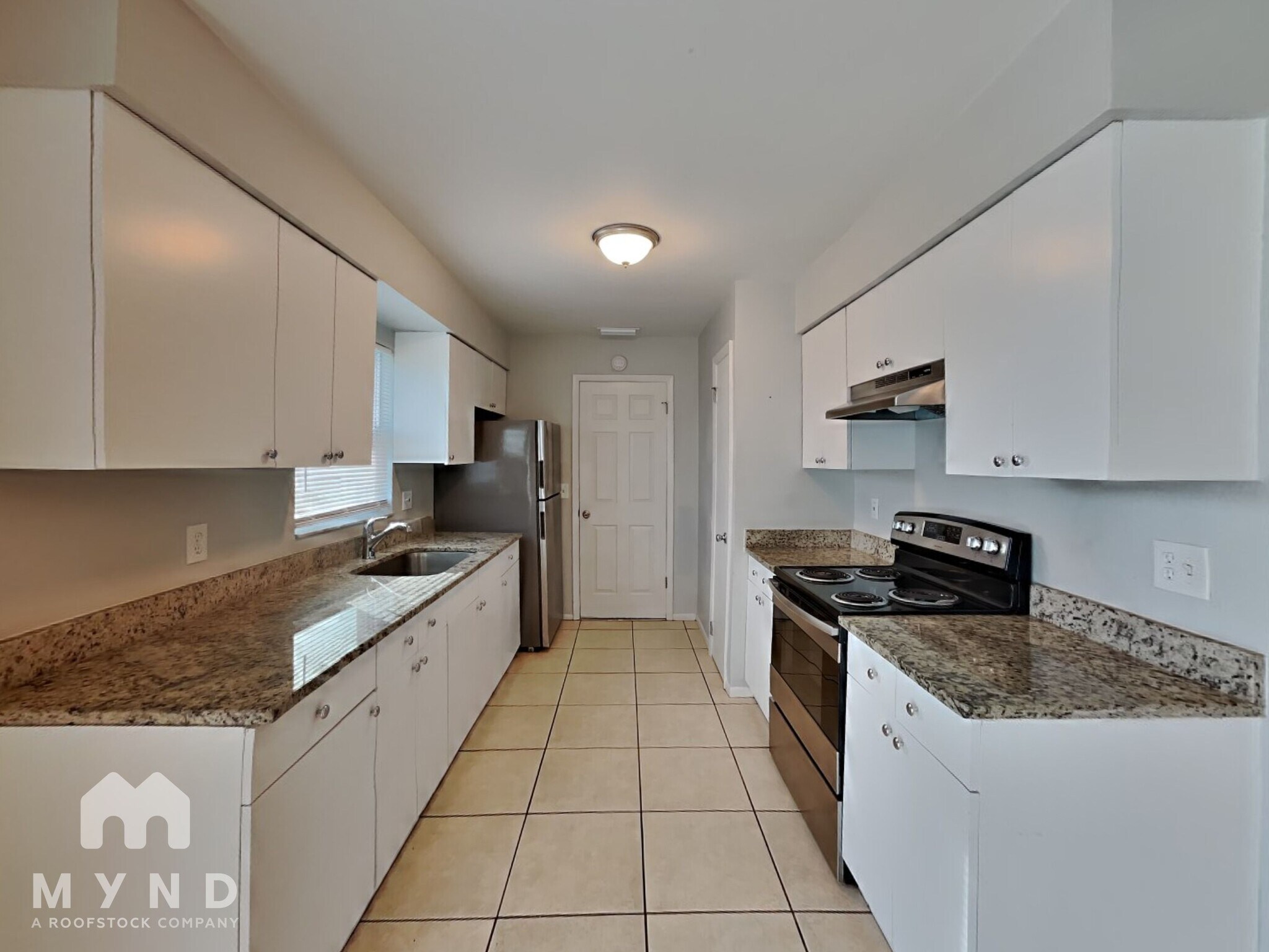 Building Photo - 628 Royal Palm Dr