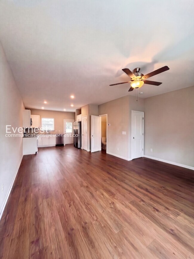 Building Photo - 215 Tara Ct