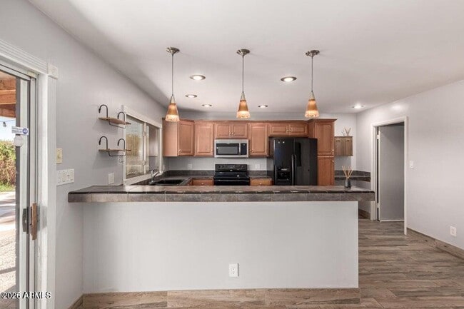 Building Photo - 307 W Santa Cruz Dr