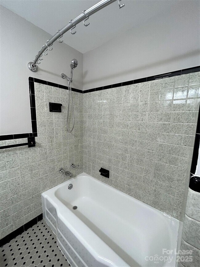 Building Photo - 2023 Robin Rd