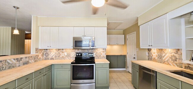 Building Photo - 253 Blackwell Villa Cove