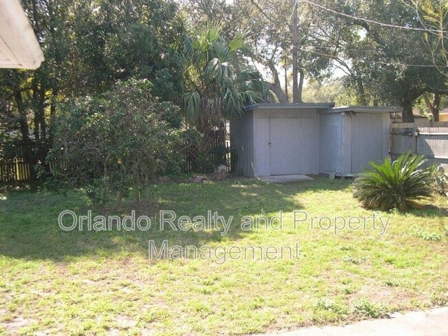 Building Photo - 220 Golden Days Dr