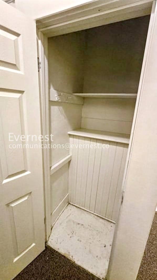 Building Photo - 4 Bed, 2 Bath Home with Fenced Yard / Vouchers Accepted