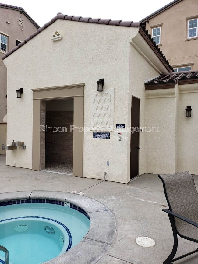 Building Photo - 581 Pioneer St