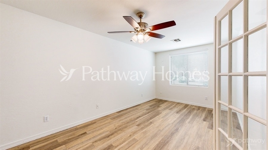 Building Photo - 43290 W Griffis Dr