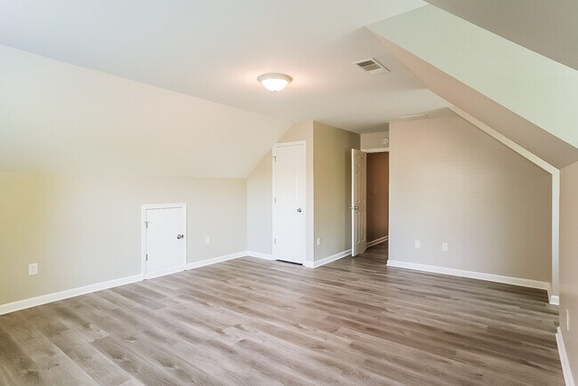 Building Photo - 900 Terrace Mill Dr