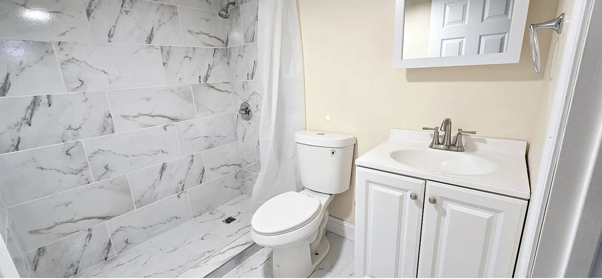 Building Photo - 3810 Golfview Dr