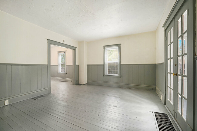 Building Photo - 434 Den Adel Ct